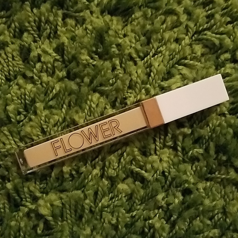 FLOWER BEAUTY LIGHT ILLUSION  FULL COVER CONCEALER
